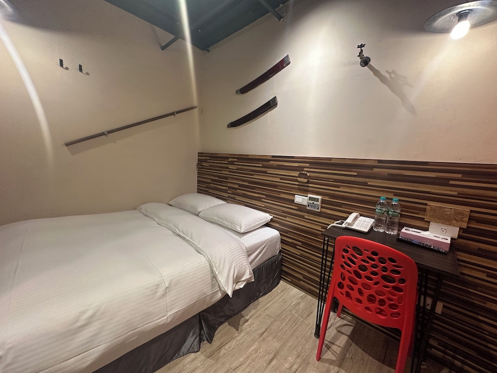 R10 Eco Hotel 10/50