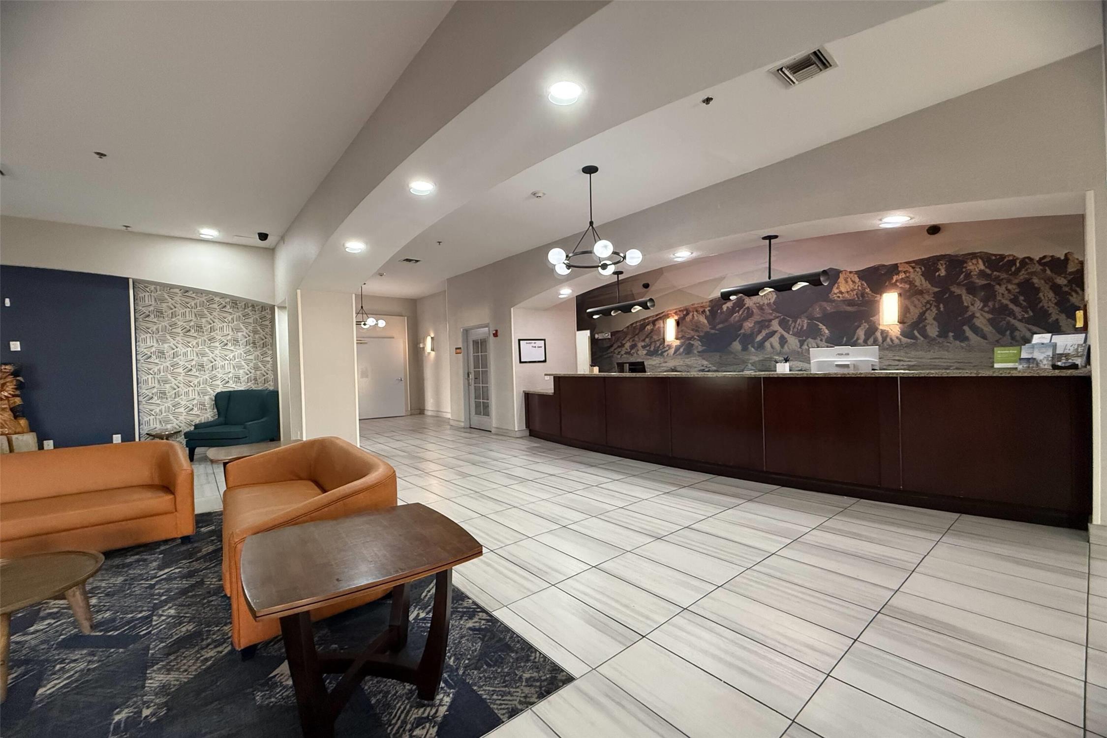 La Quinta Inn & Suites by Wyndham Albuquerque Midtown 11/57