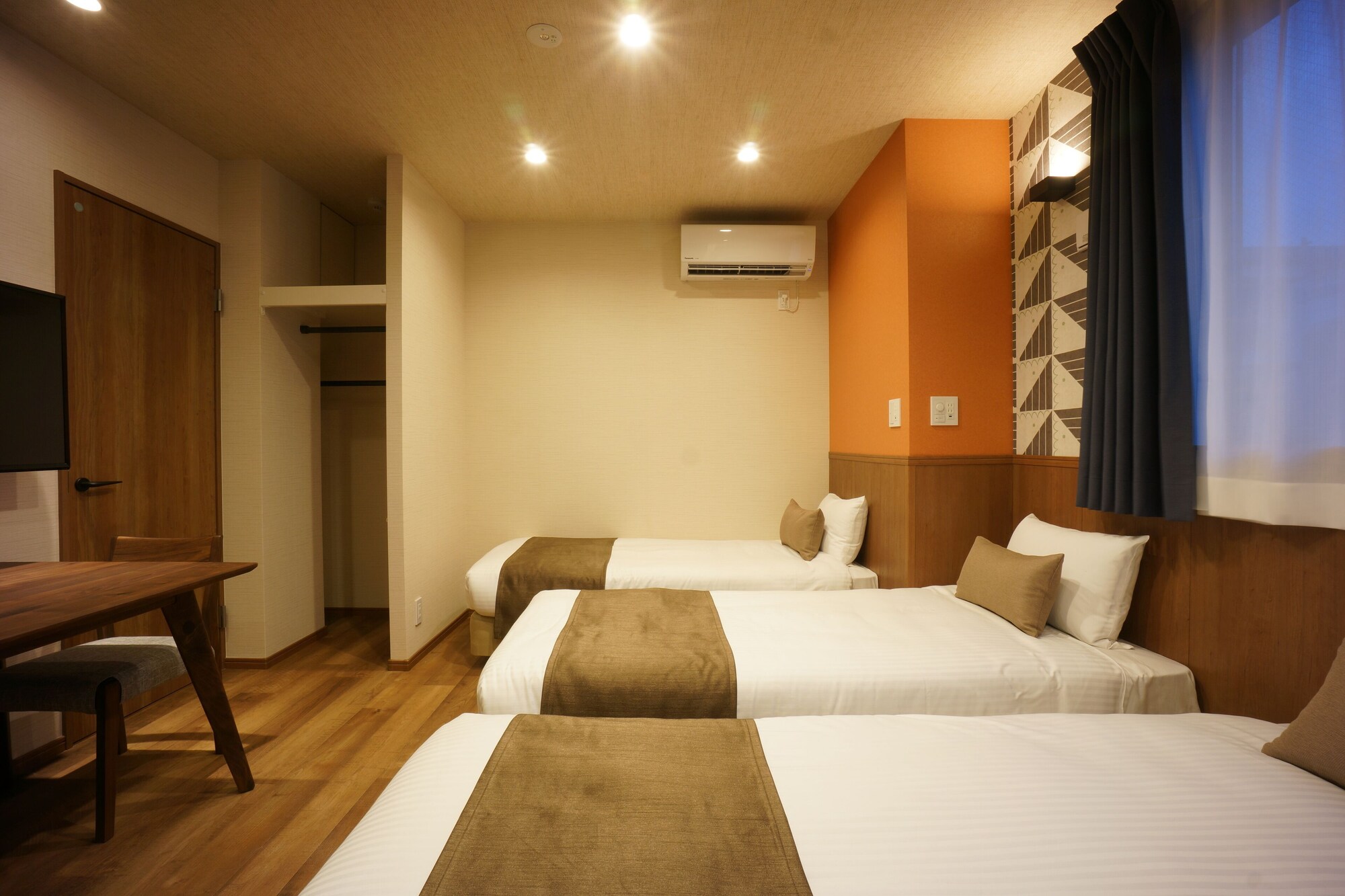 ROOM, TRIPLE