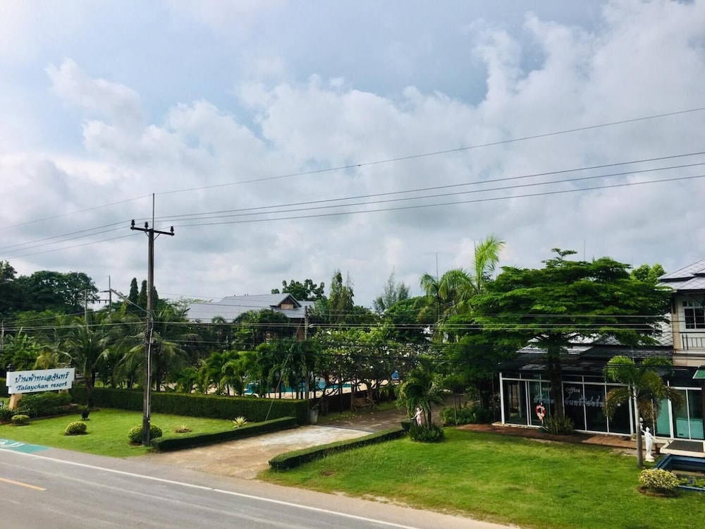 Baan Faa Talaychan Resort 53/65