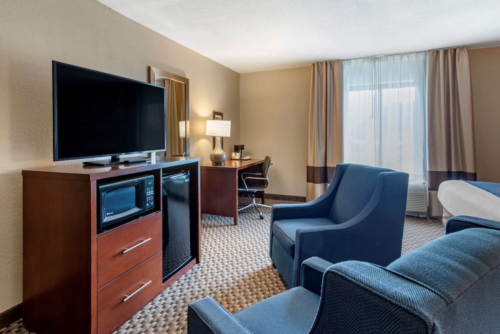Comfort Inn and Suites Blue Ridge Ga 27/42
