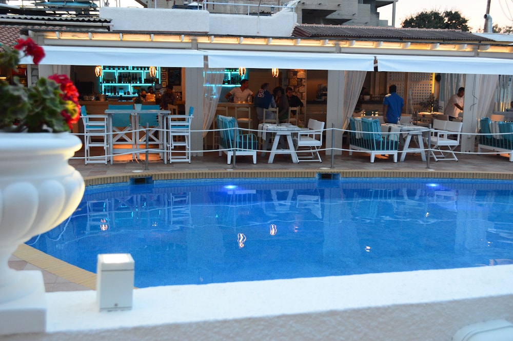Oasis Beach Hotel Spa in ANGISTRI