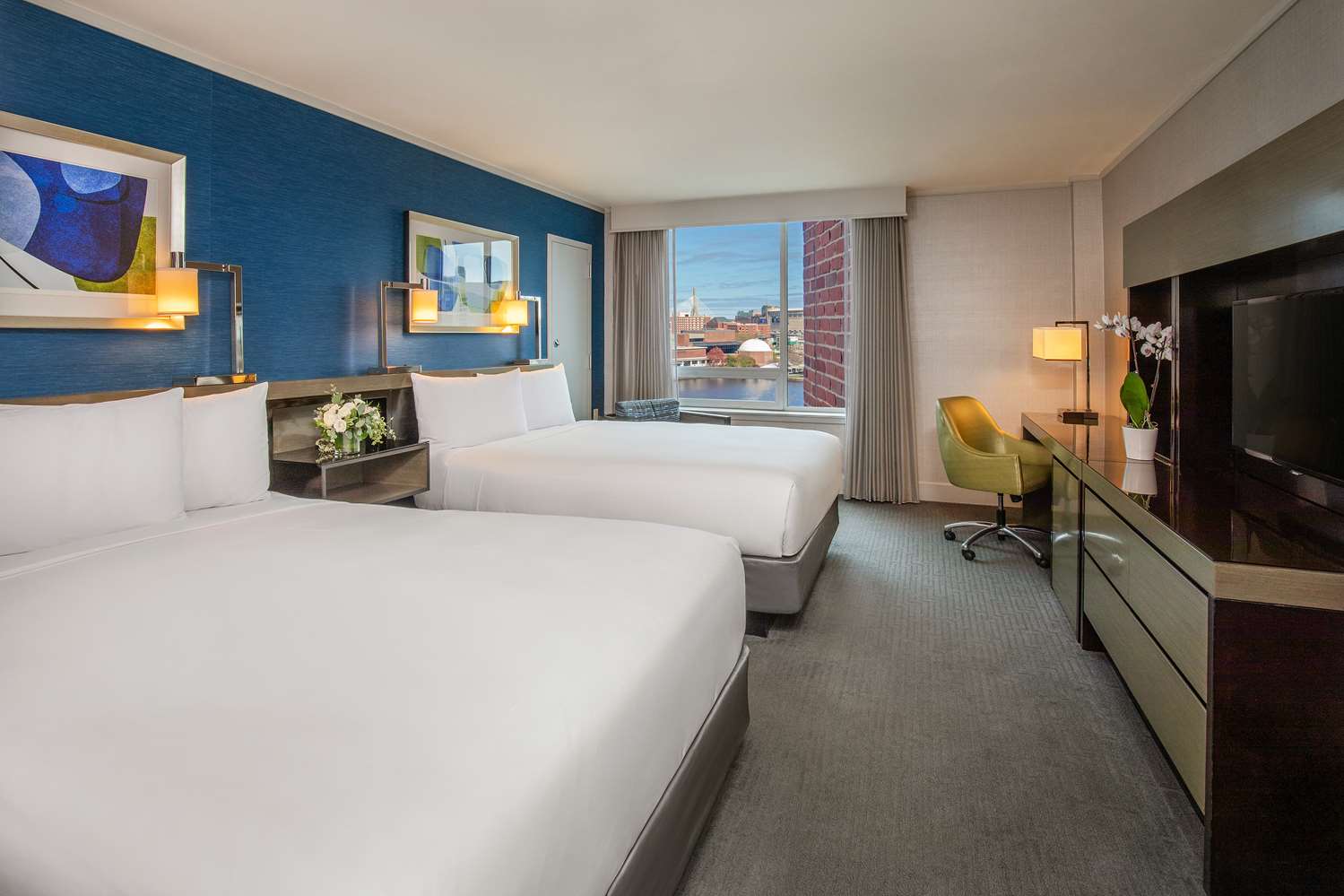 Room, 2 Queen Beds, Partial River View