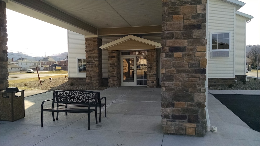 Cobblestone Inn & Suites - Ambridge 26/49