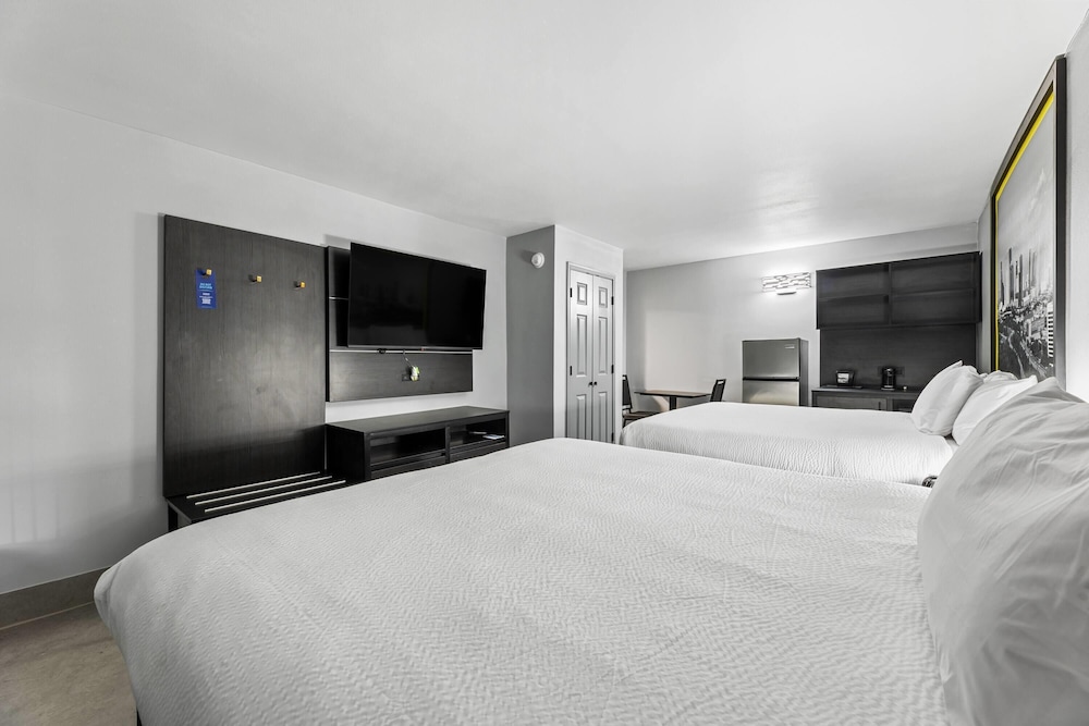Suite, 2 King Beds