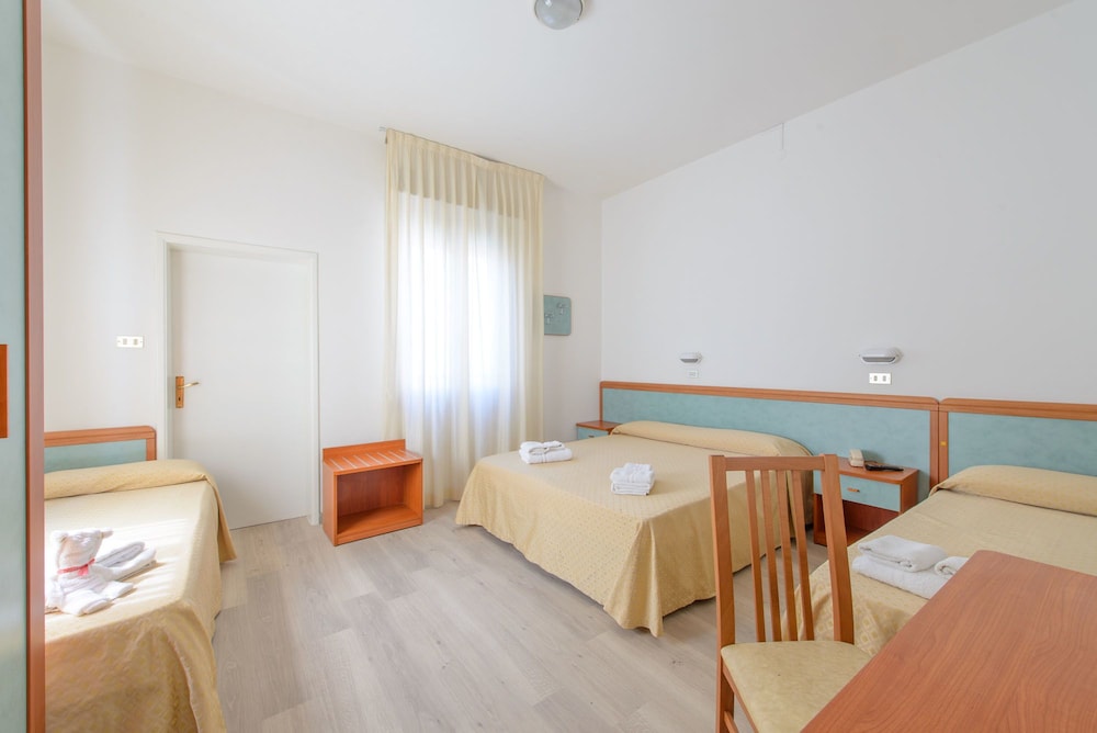 Hotel Sirena 7/30