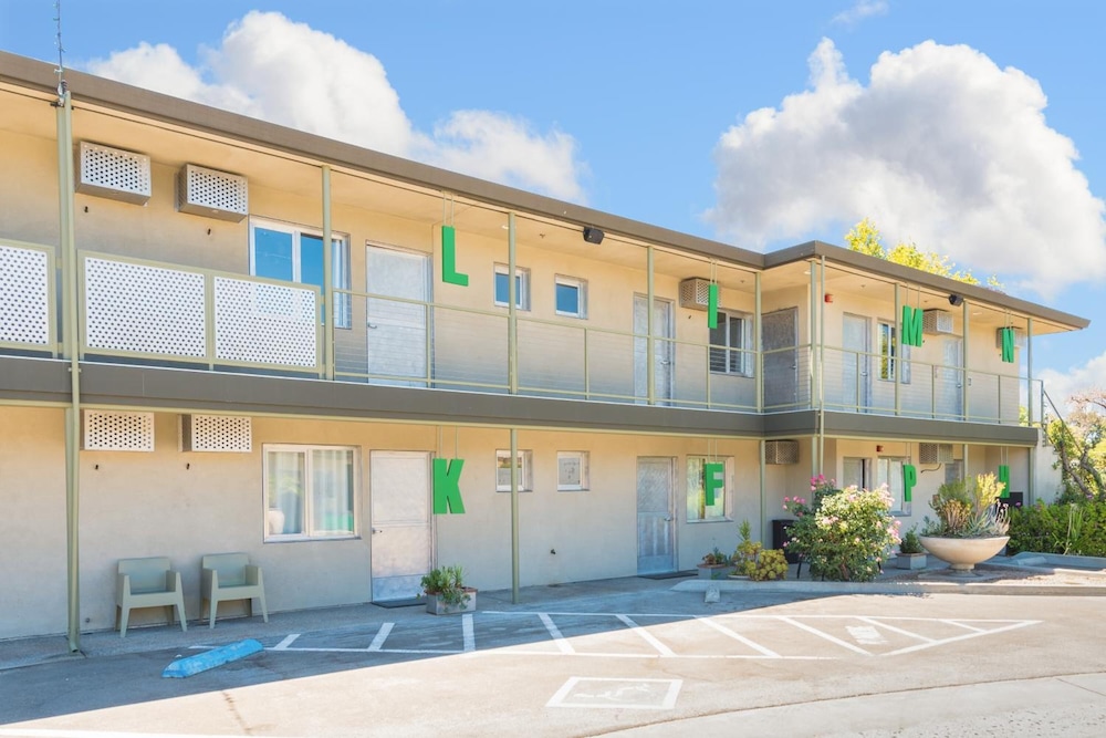 The Greens Hotel 3/46