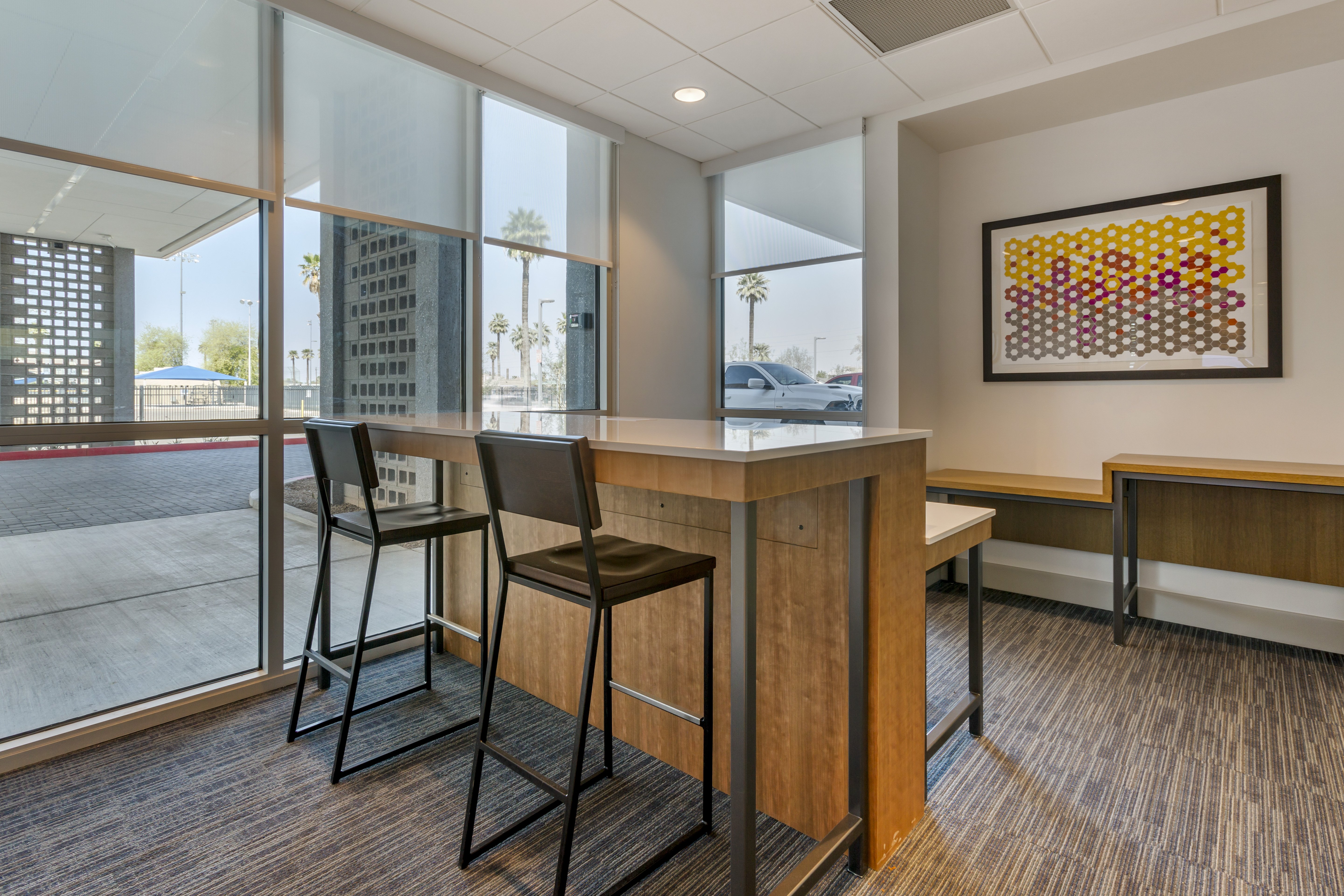 Holiday Inn Express Suites Phoenix Dwtn State Capitol 46/58