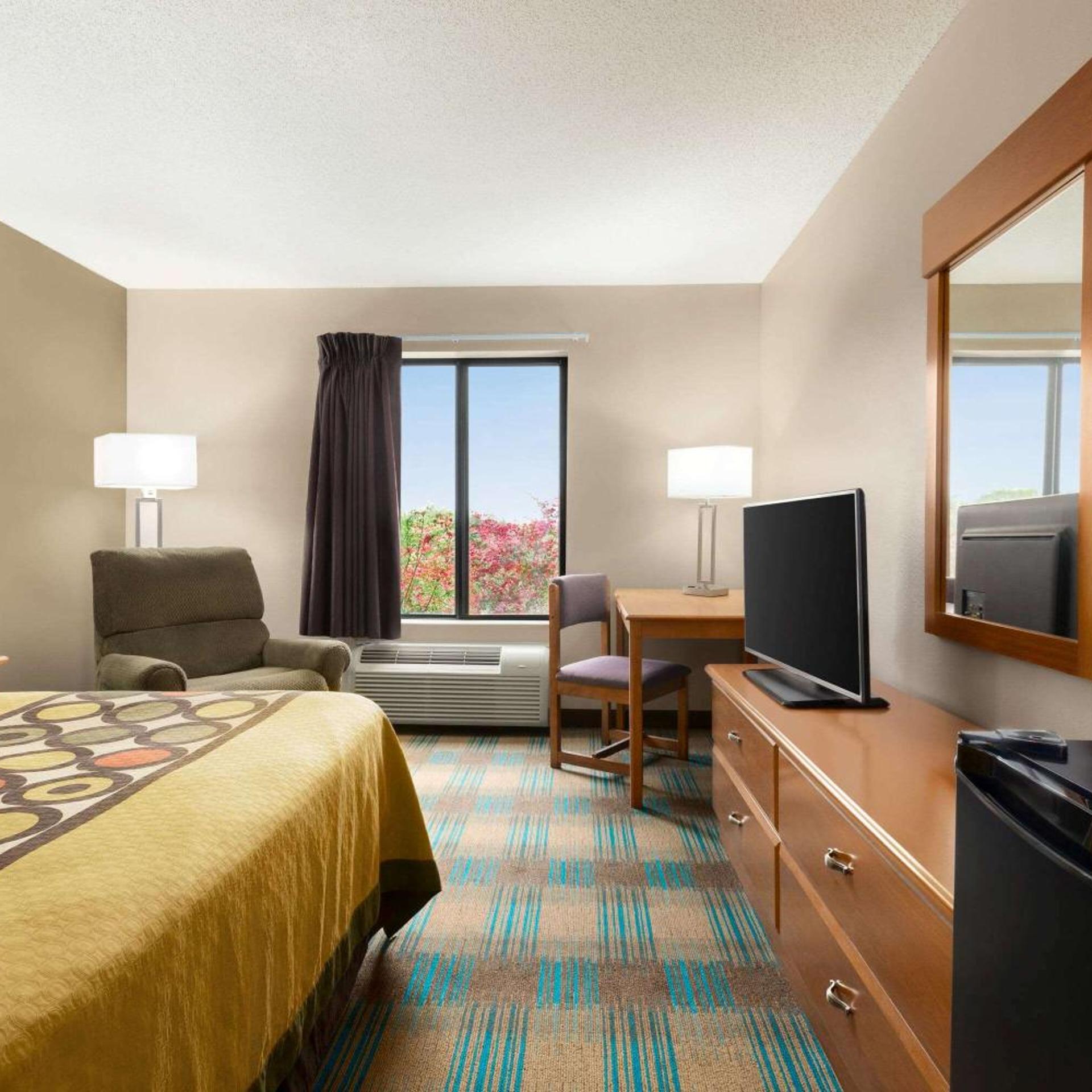 Room, King Bed, Bathtub, Accessible
