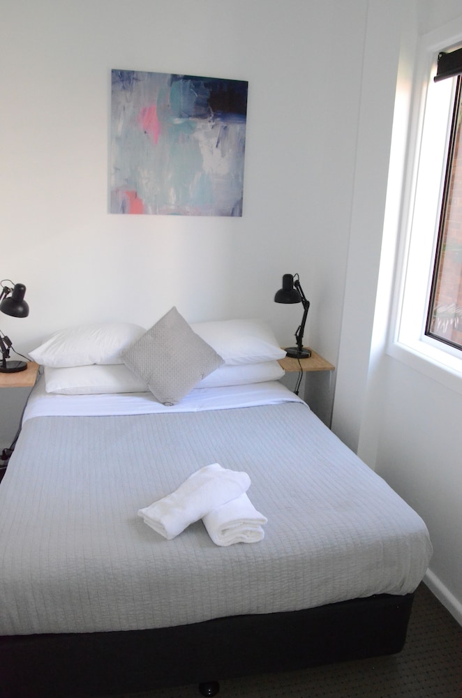 Manly Guest House 6/20
