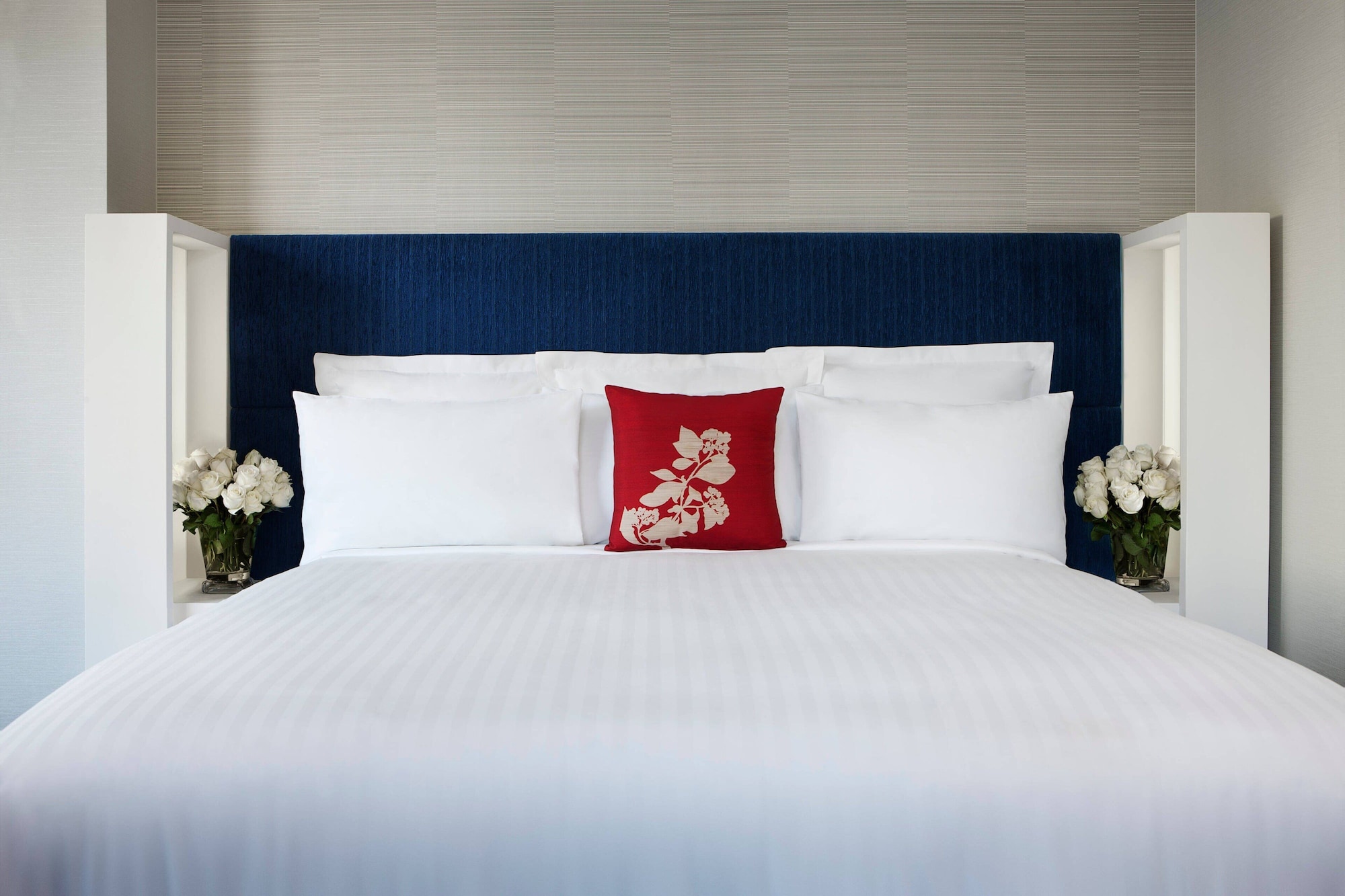 Guest Room, King Bed, Harbour Bridge View، Sydney Harbour Marriott 4/9