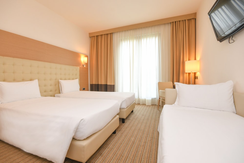 Family, 1 Single and 2 Double Beds