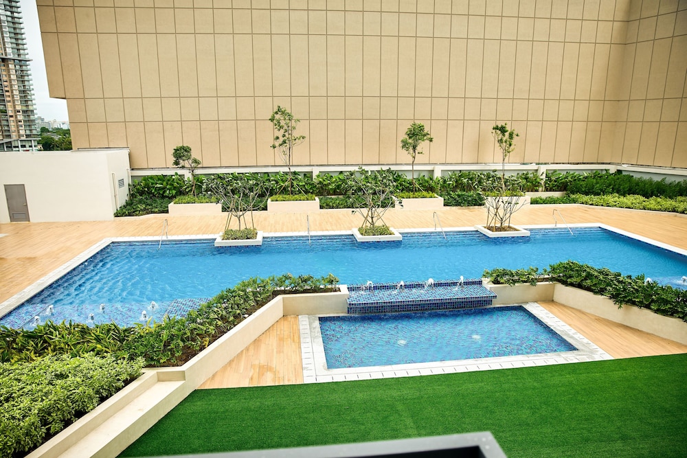 The Connor Serviced Residences Managed by HII 35/38