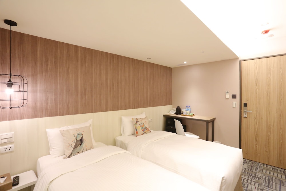 STANDARD, TWIN BEDS, NO WINDOW