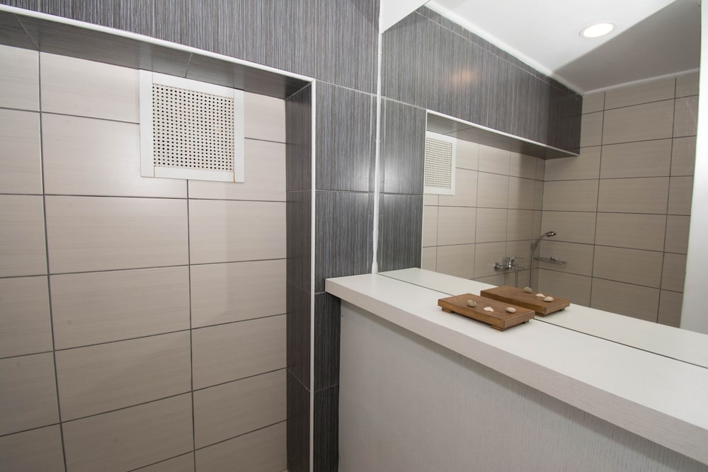 Golden Grain Suites 47/48
