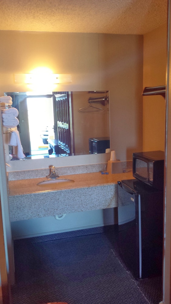 Carefree Inn Flatonia 21/21