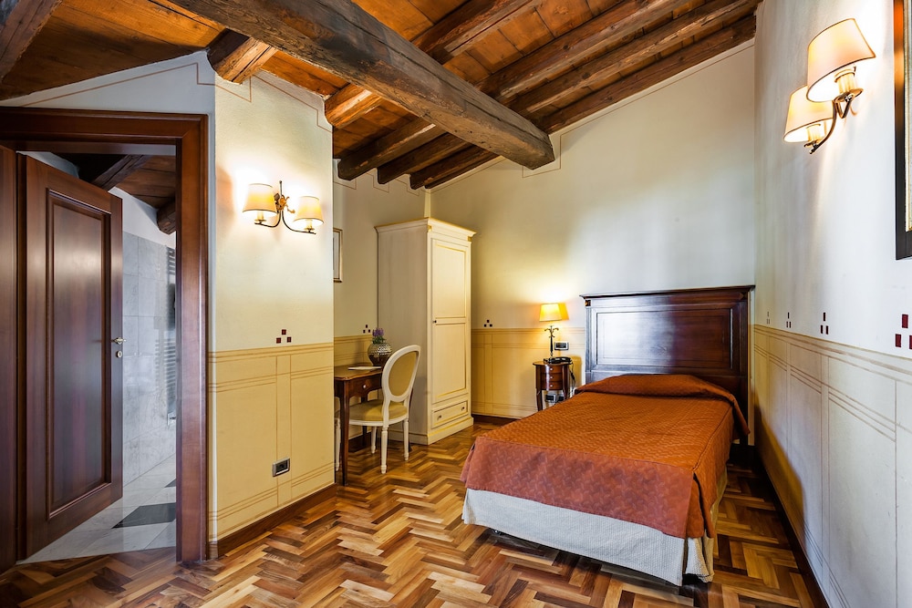 Villa Policreti Hotel 13/50