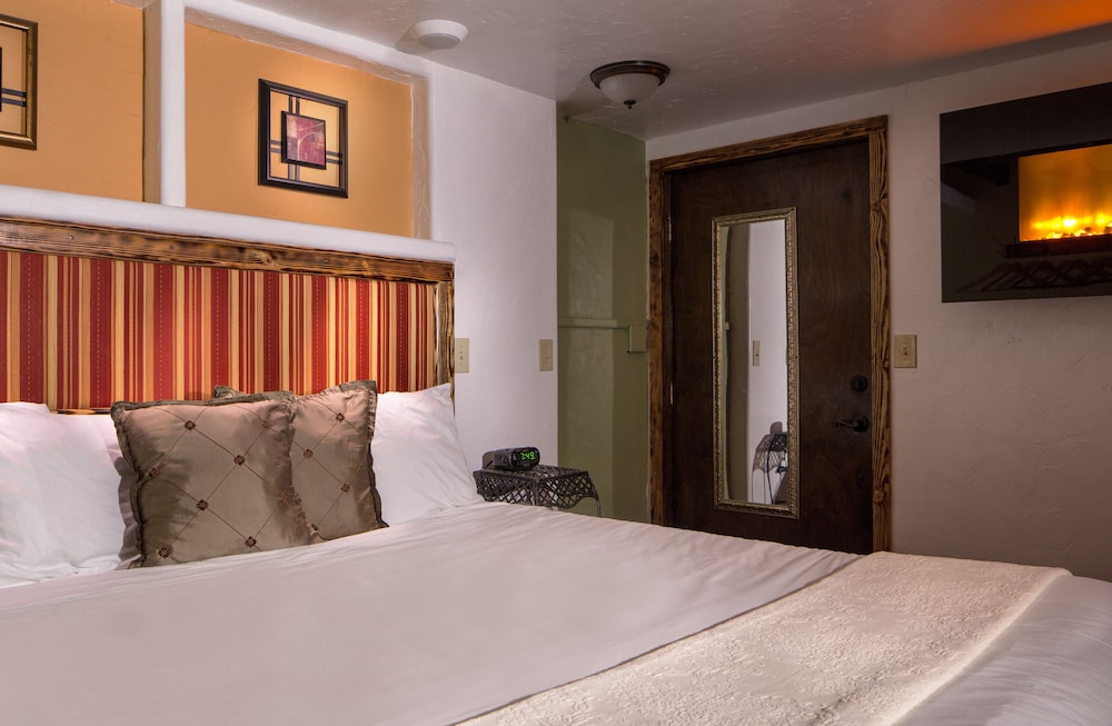 KILAUEA HOSPITALITY GROUP 15/69