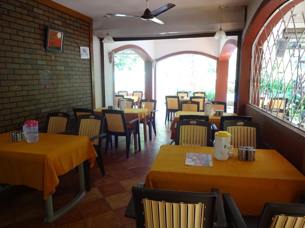 Renzo's Inn 32/50