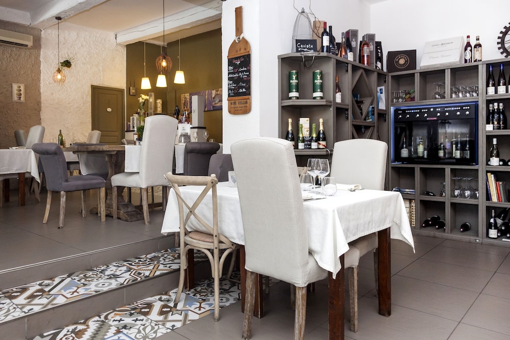 restaurant cafeteria