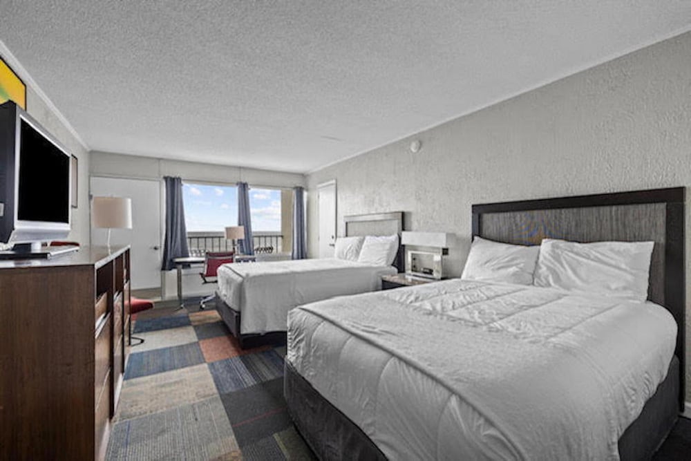 BASIC, 2 DOUBLE BEDS, OCEAN FRONT