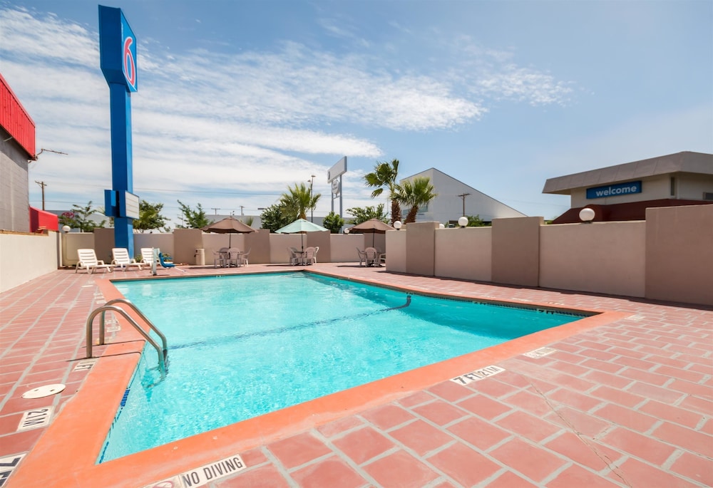 Motel6 El Paso, TX - Airport - Fort Bliss 32/44