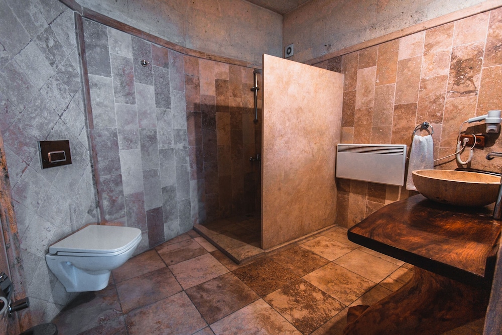 Apex Cave Hotel 56/61