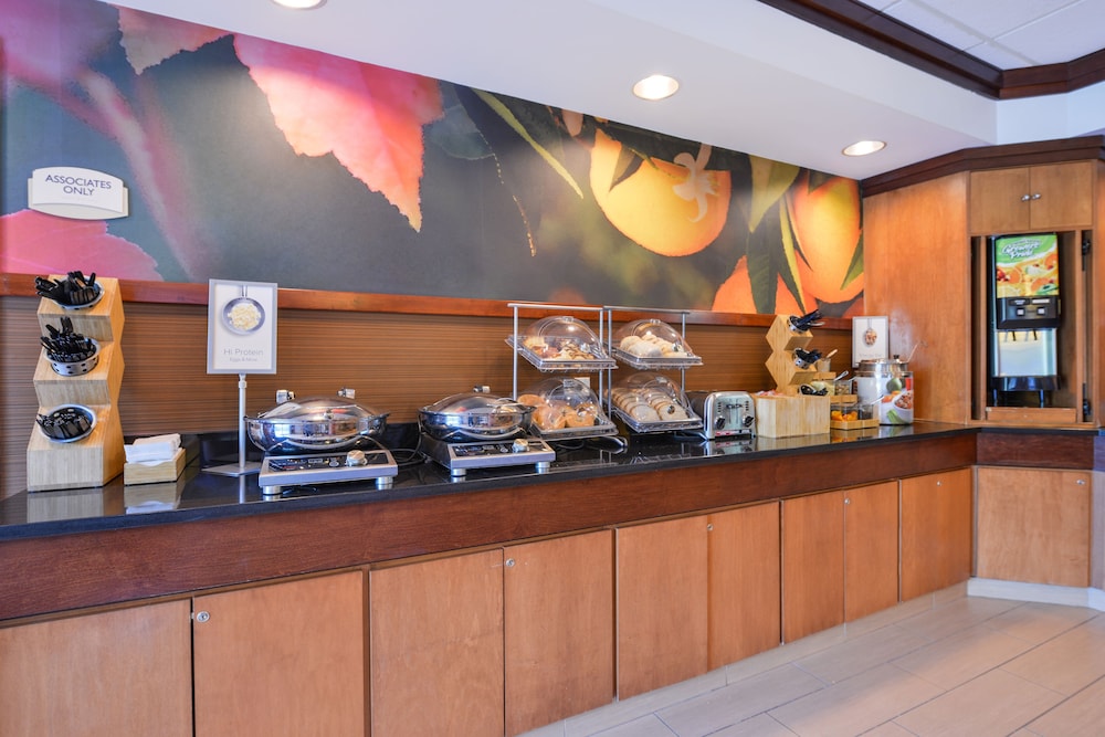 Fairfield Inn & Suites by Marriott White Marsh 28/33
