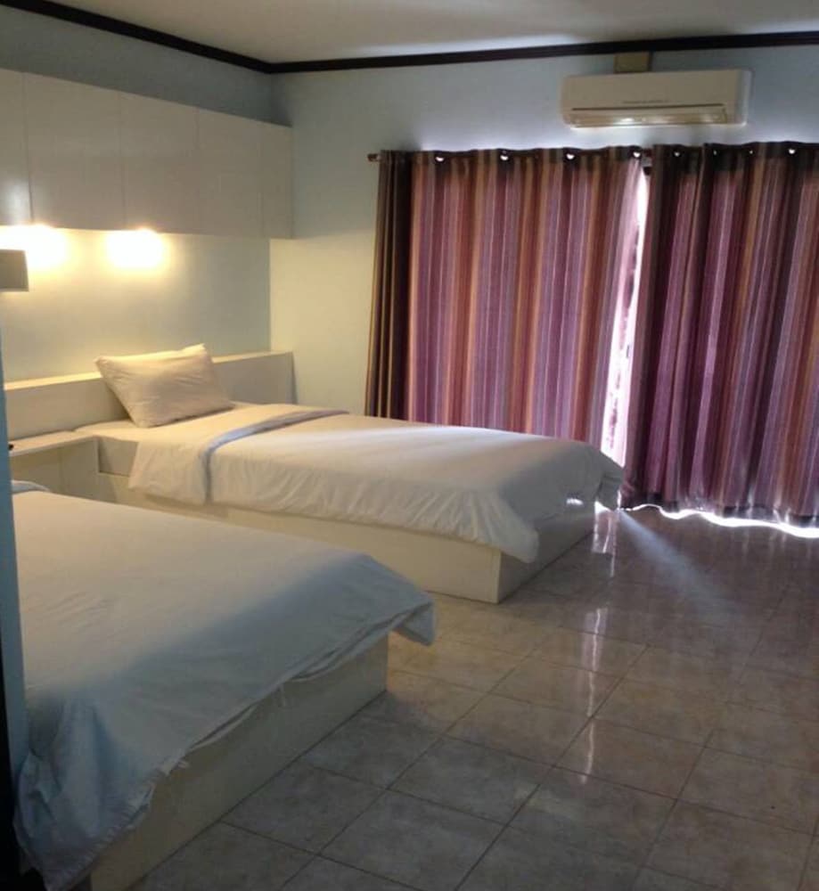 Chonlapruk Lakeside Hotel 24/56