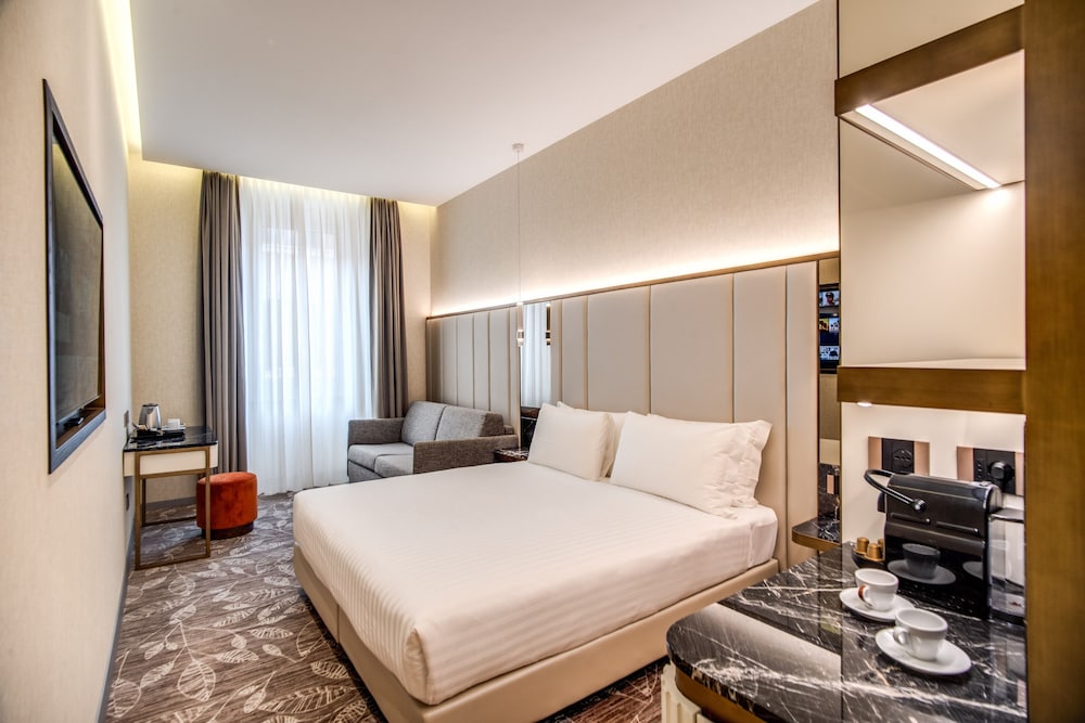 ROOM, TRIPLE