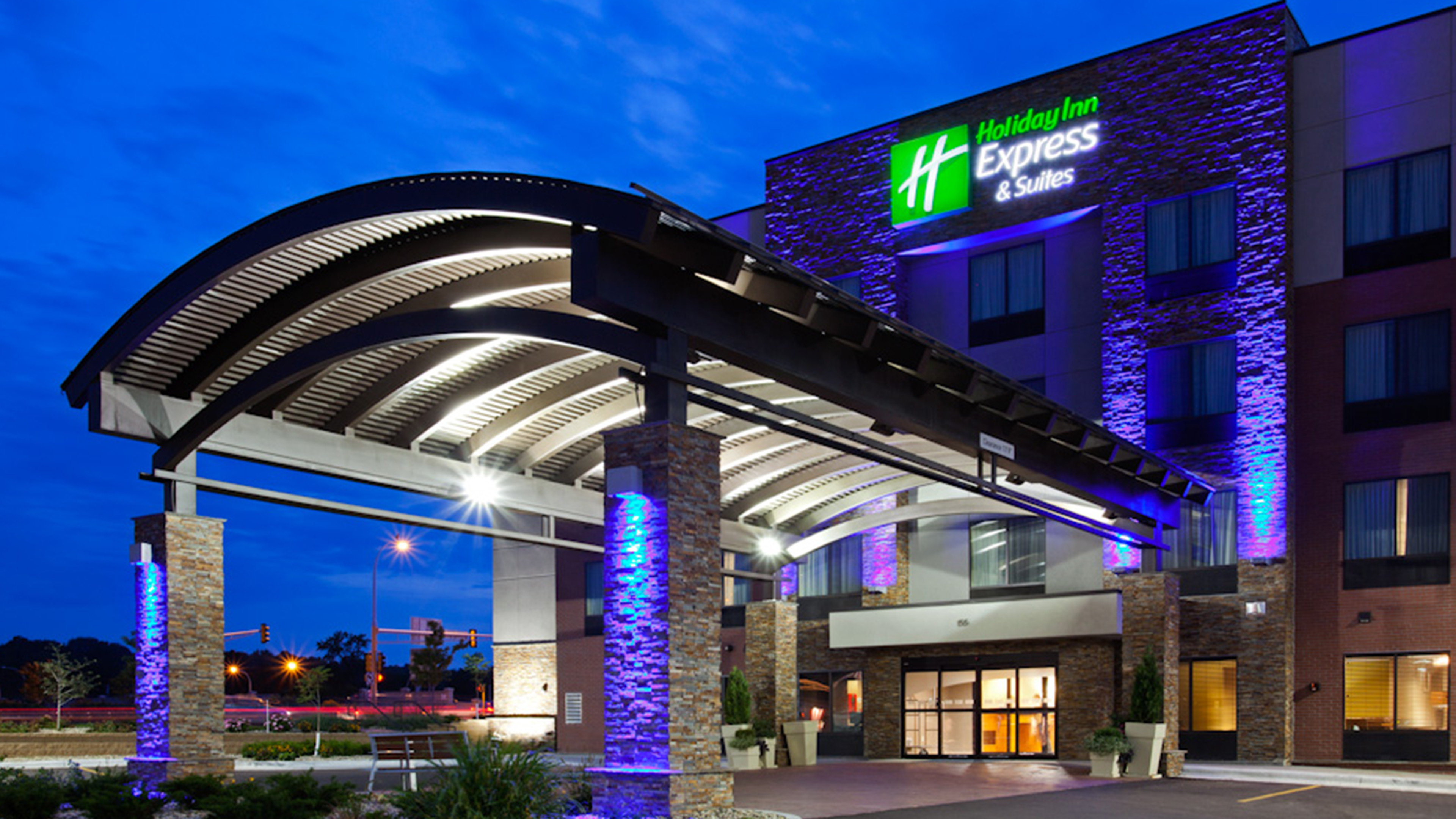 Holiday Inn Express Hotel Suites Rochester 2/51