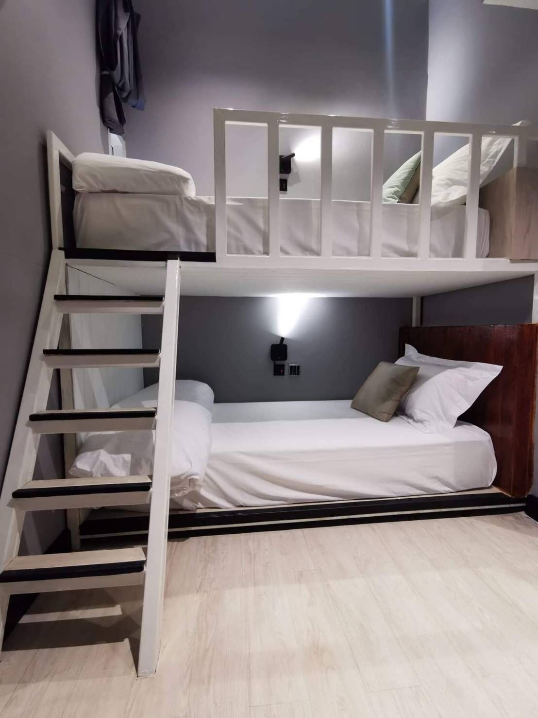 DUPLEX, TWIN BEDS, PRIVATE BATHROOM