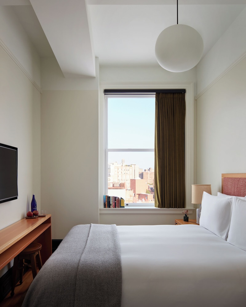 Nook, Queen Bed