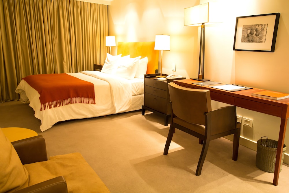 STANDARD, QUEEN BED