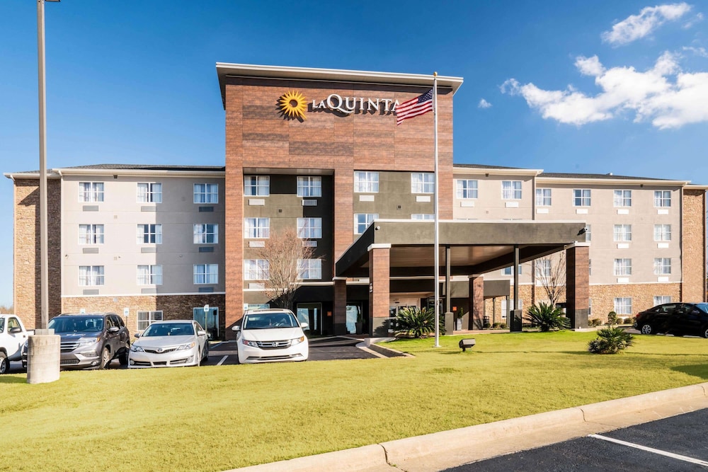 La Quinta Inn and Suites by Wyndham Montgomery 40/50