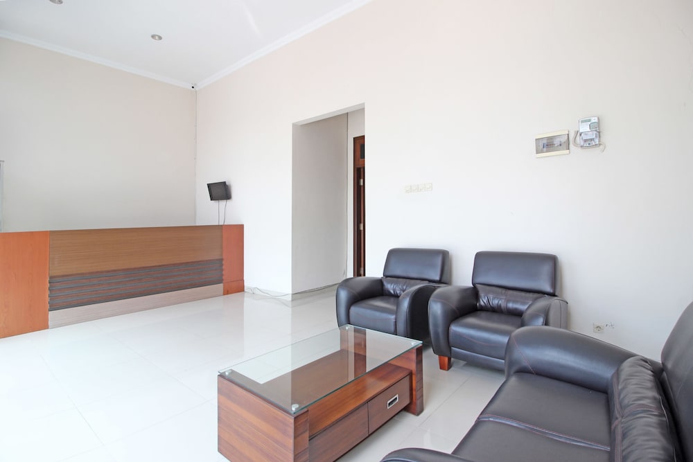 Reddoorz Near Hartono Mall 3 20/30