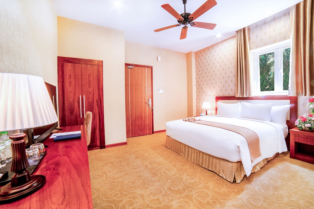 Ladalat Hotel 18/80