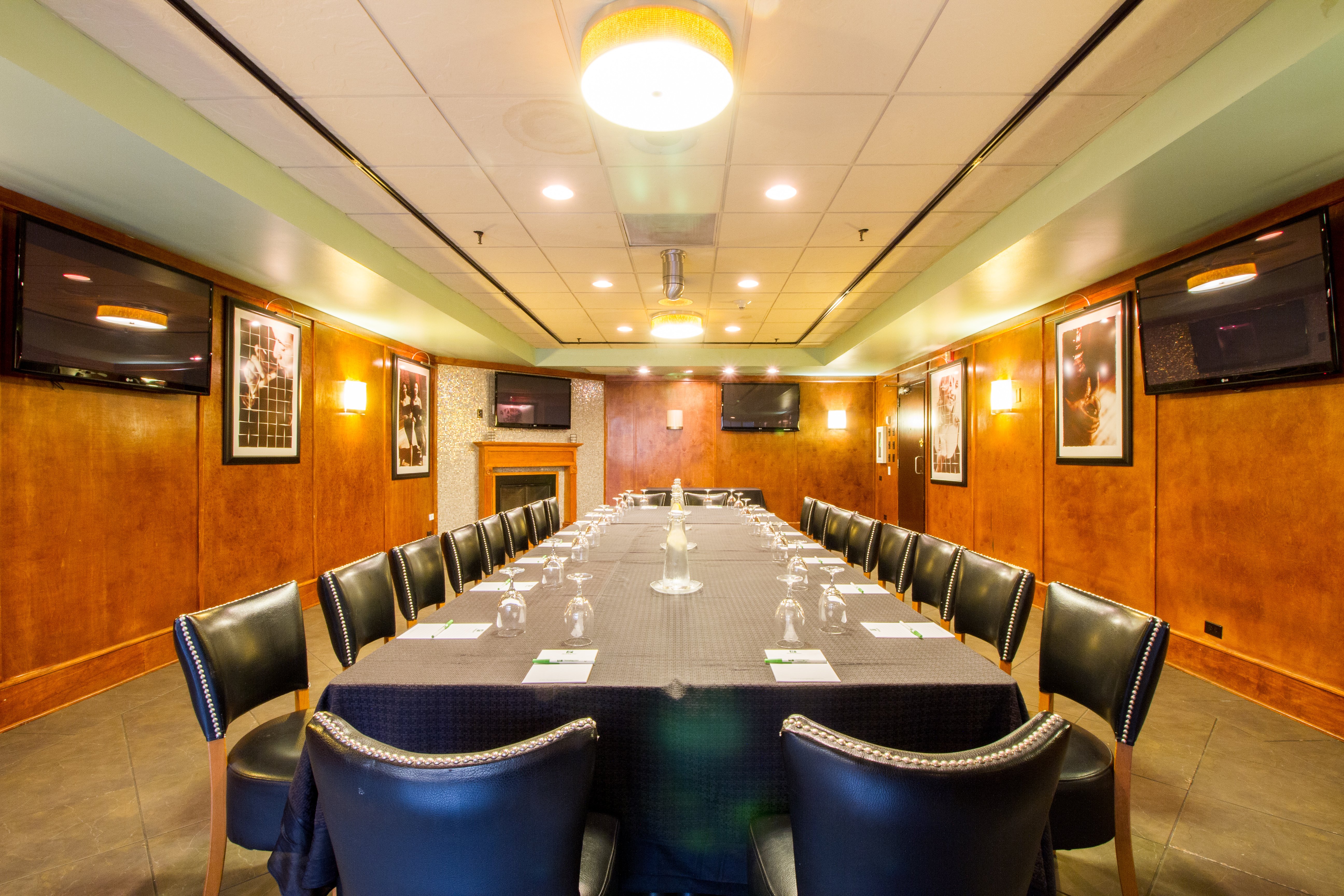 Holiday Inn & Suites Chicago North Shore (Skokie) 42/55