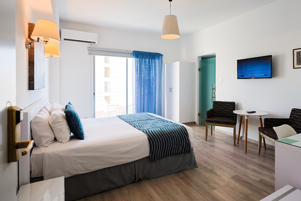 Mikes Kanarium City Hotel 24/57