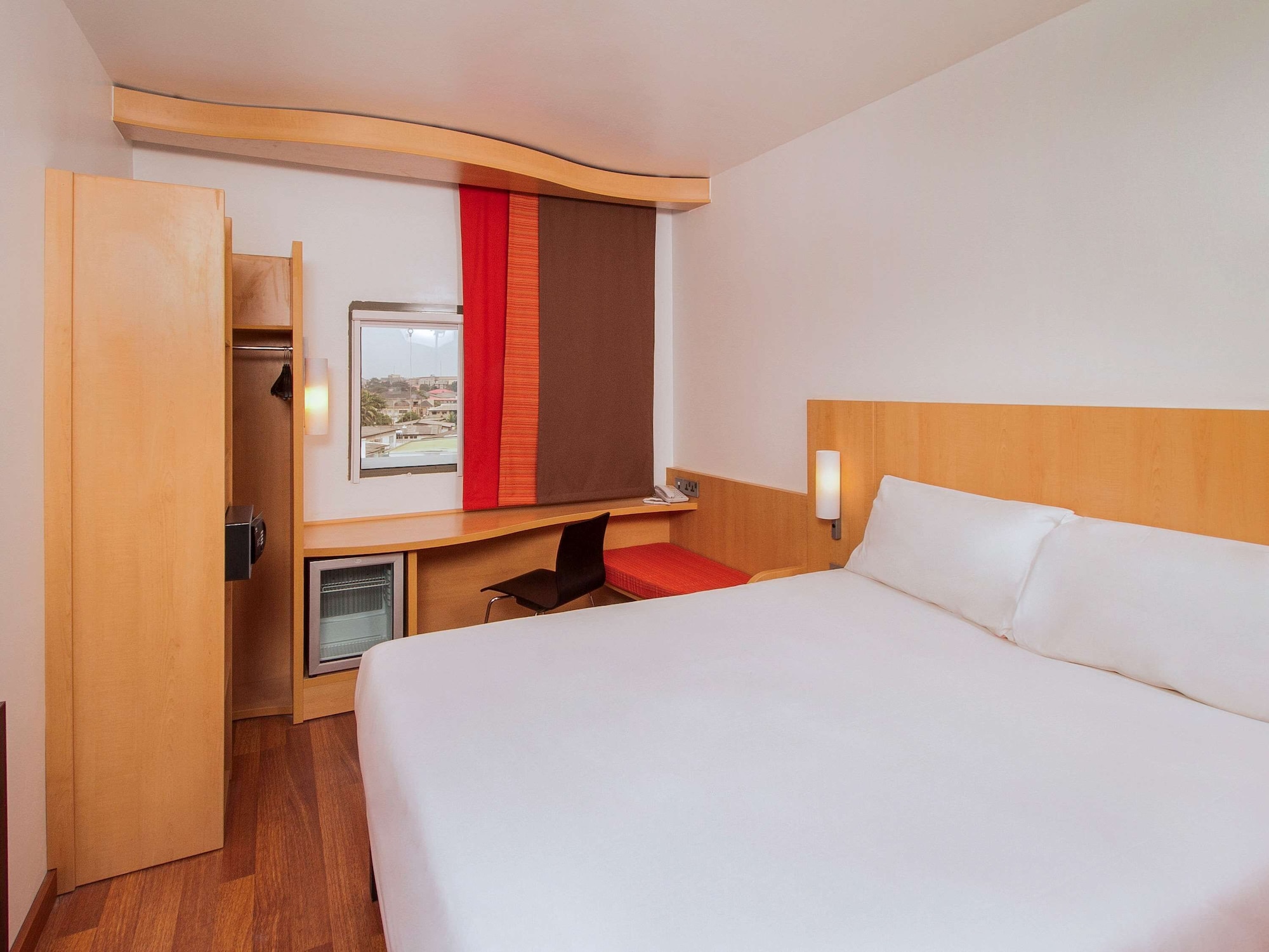 ROOM, DOUBLE BED
