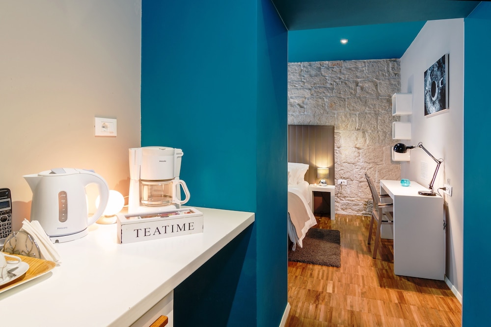 Riva Luxury Rooms 78/79