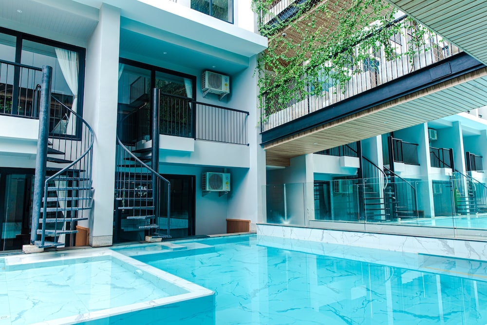 Tour De Phuket Hotel 40/71