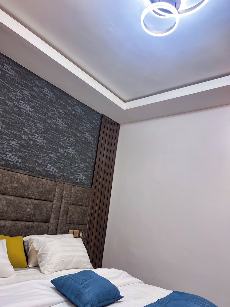 Dreamland Suites 12/45