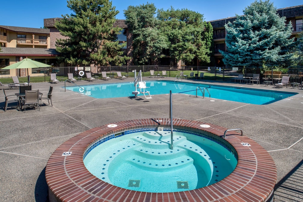 Red Lion Hotel Pasco Airport & Conference Center 1/53