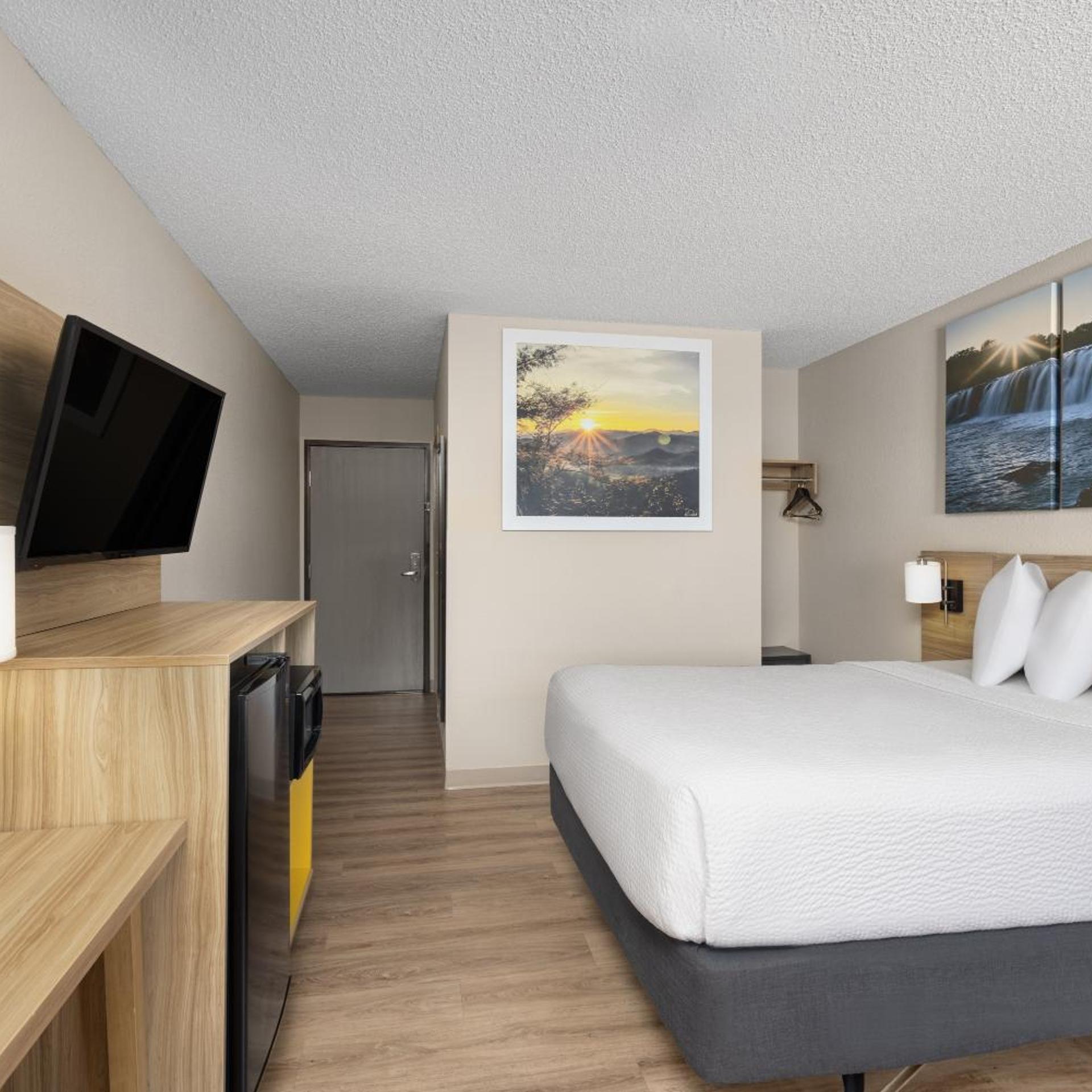 Room, Queen Bed, Accessible