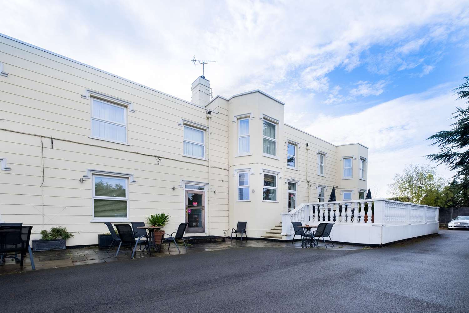 Ramada by Wyndham Cheltenham 15/17