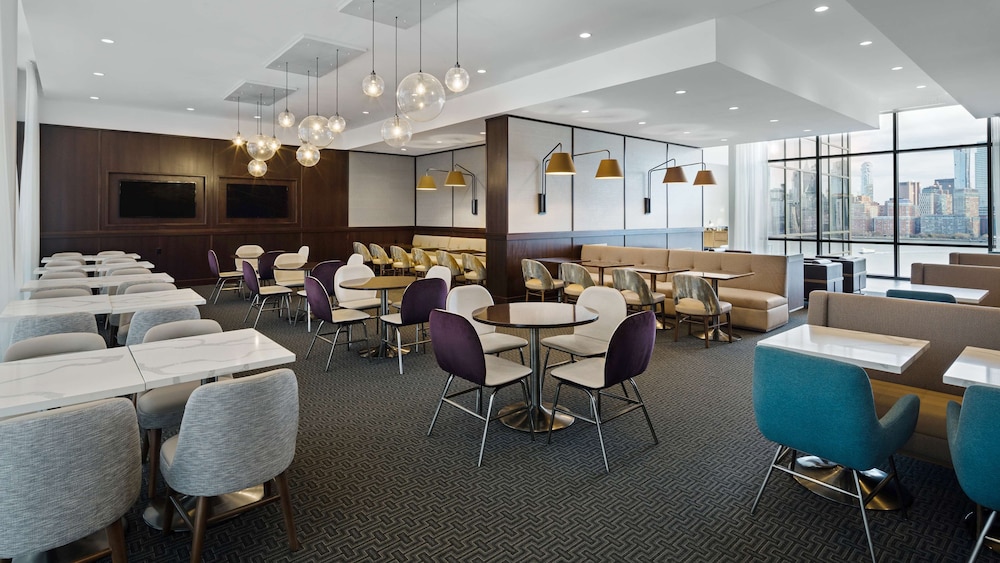 Hyatt House Jersey City 59/68