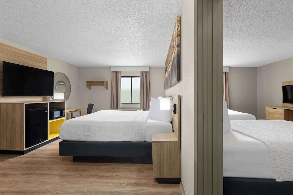 Suite, King and Queen Bed