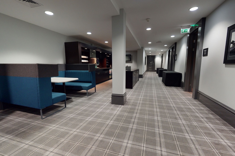 Village Hotel Leeds South 4/63