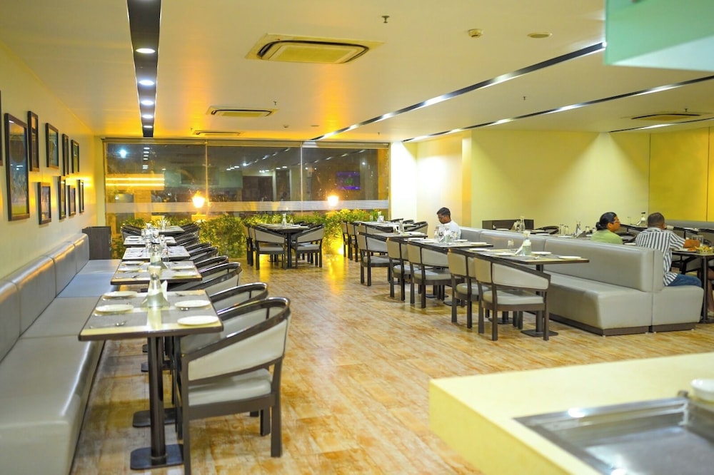 Ambar Sarovar Portico 42/48